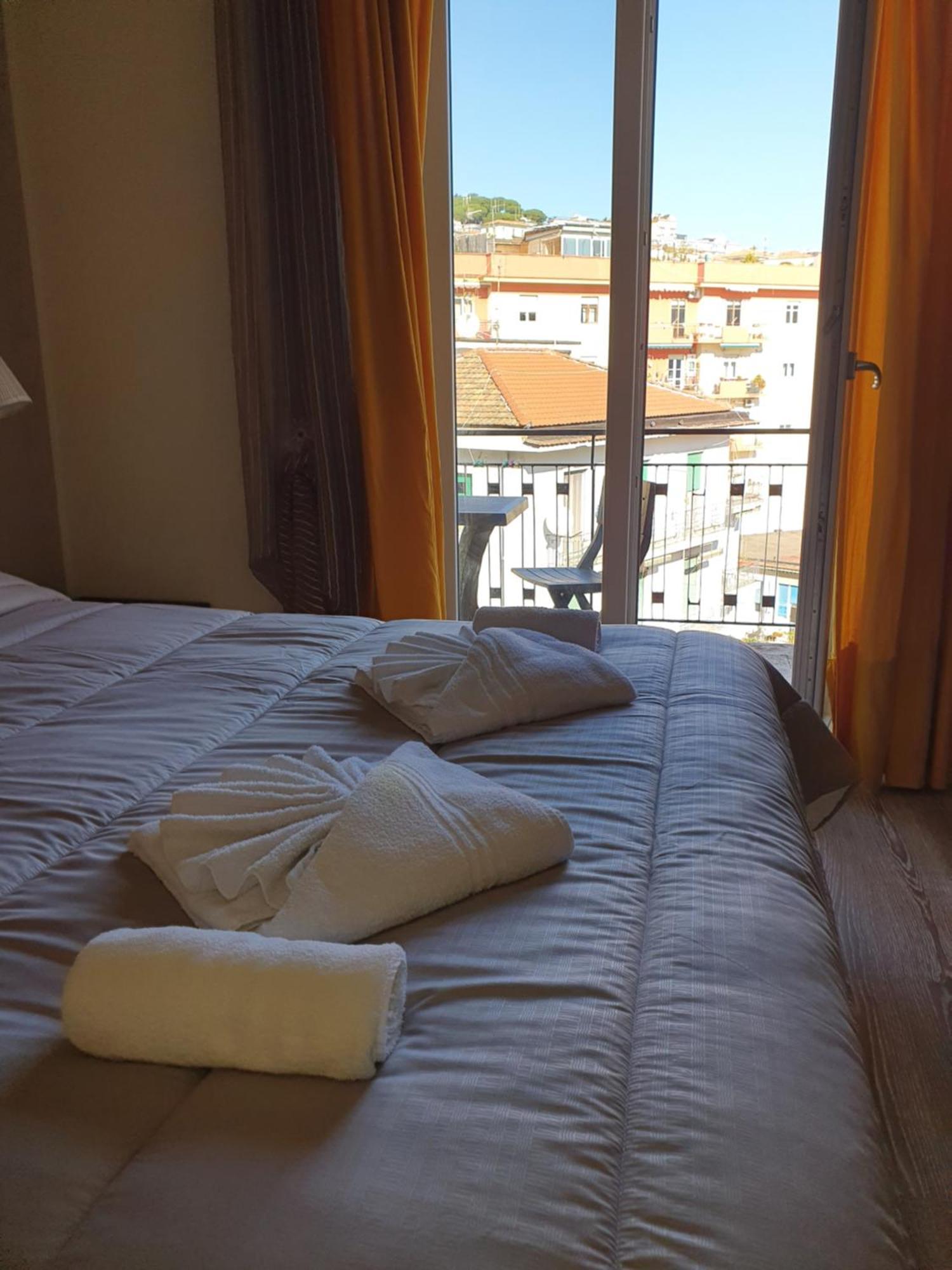 4Rooms Guest House Free Wi-Fi Salerno Exterior foto